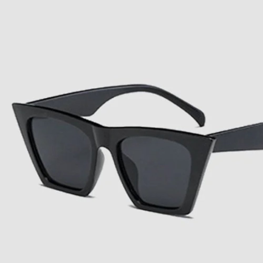 Celebrity favorite! Designer-inspired Cat Eye Sunglasses